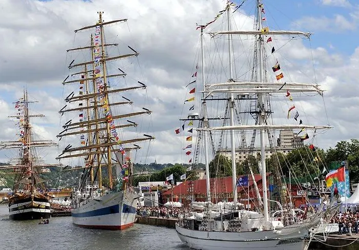 Between Historic Center And Quay, Ideal For Family