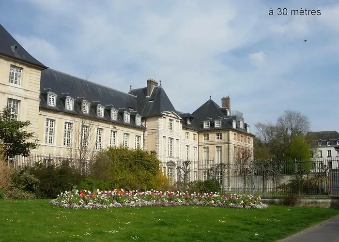 Between Historic Center And Quay, Ideal For Family