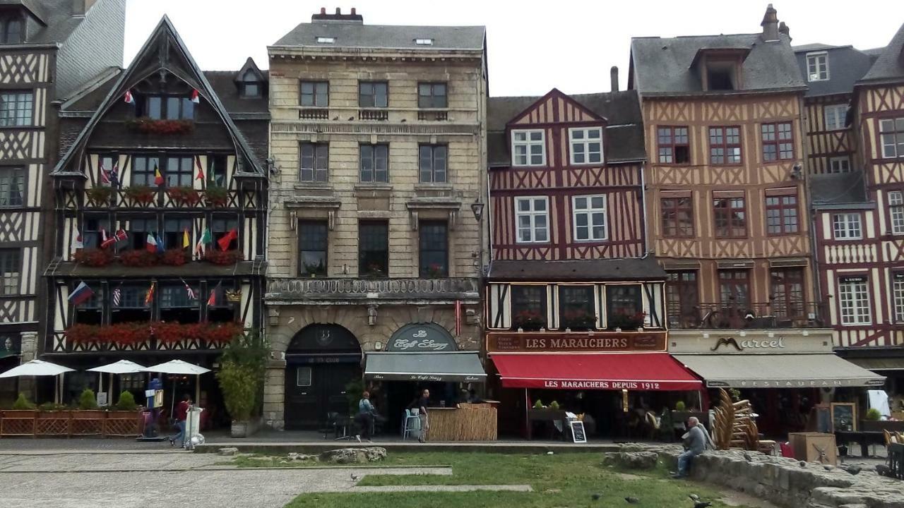 Between Historic Center And Quay, Ideal For Family